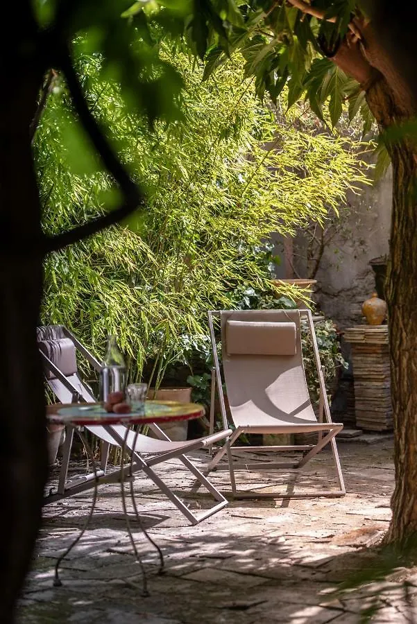 Maison Xixe Et Jardin En Intramuros Avignon